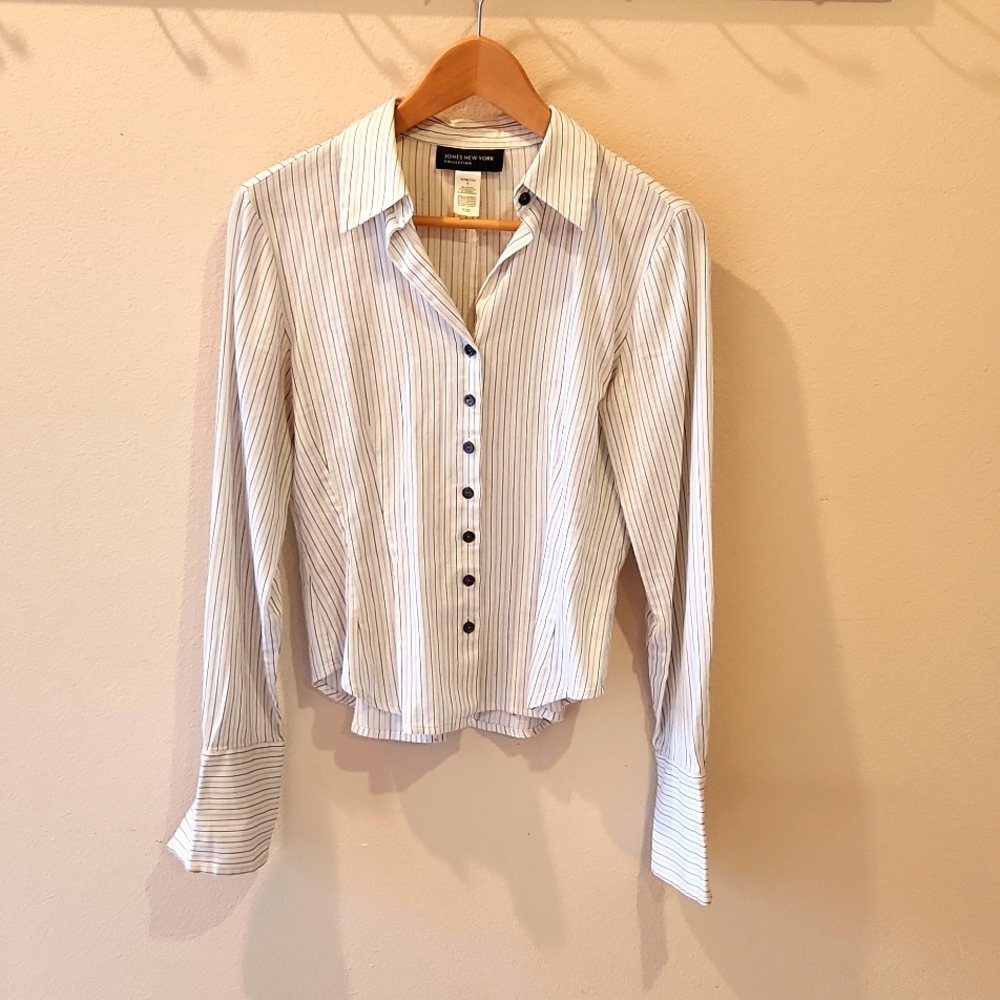 Jones New York pinstripe shirt size 6